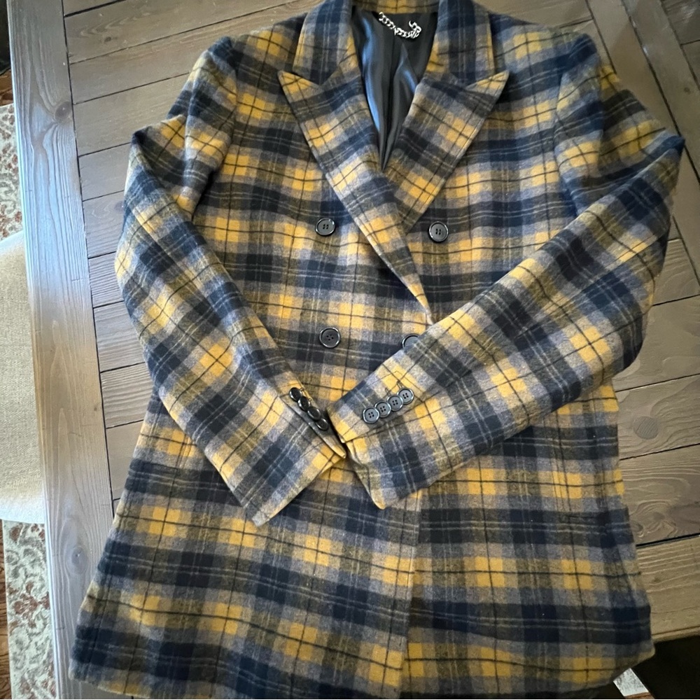 Interview Sarar plaid coat